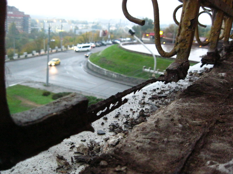 Опасное ограждение балкона Харьков